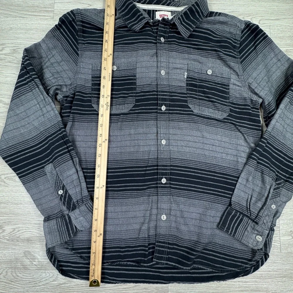 Levis *orders ship